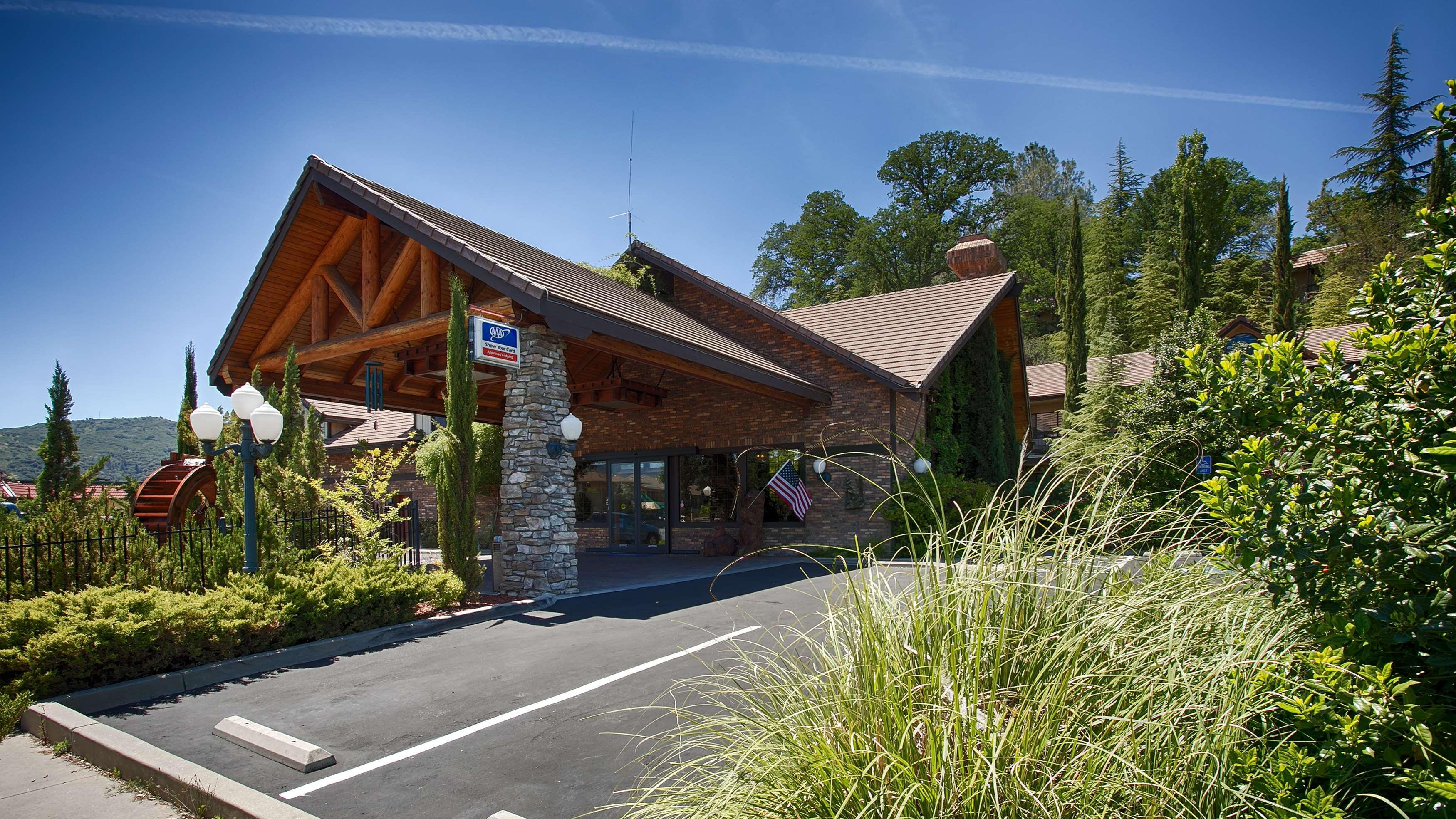 Best Western Plus Yosemite Gateway Inn Oakhurst Exterior photo